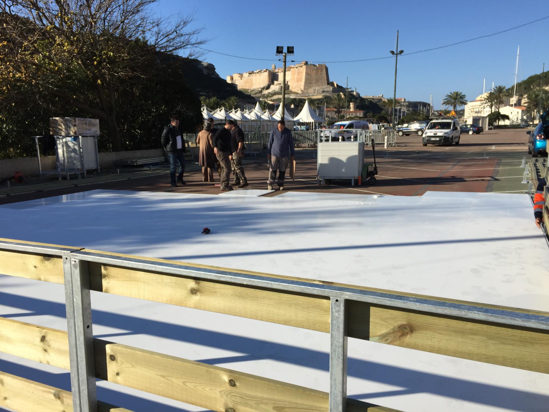 Patinoire synthétique à dalles autolubrifiées dernière génération